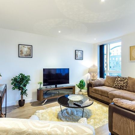 2 Bed Property Close To Heathrow Airport هاونسلو المظهر الخارجي الصورة