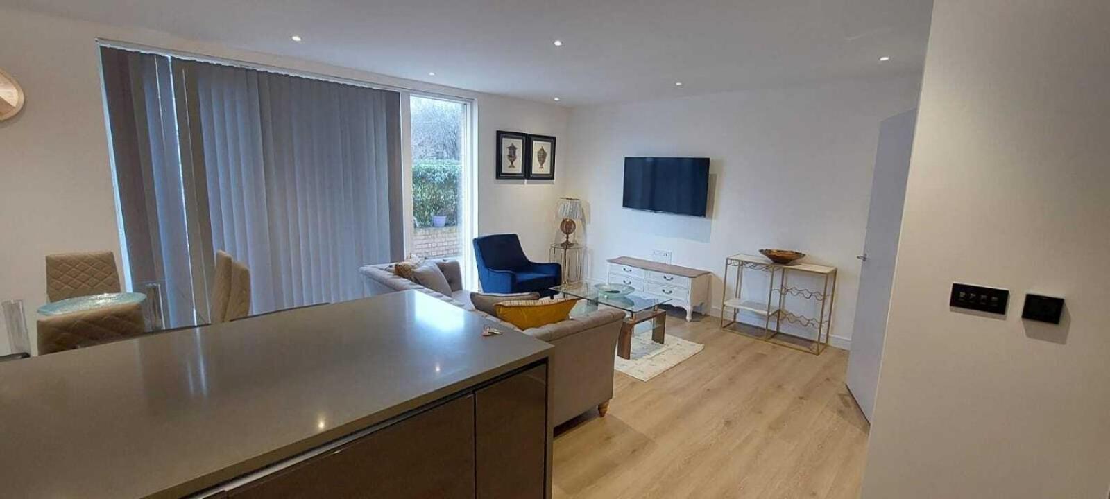 2 Bed Property Close To Heathrow Airport هاونسلو المظهر الخارجي الصورة