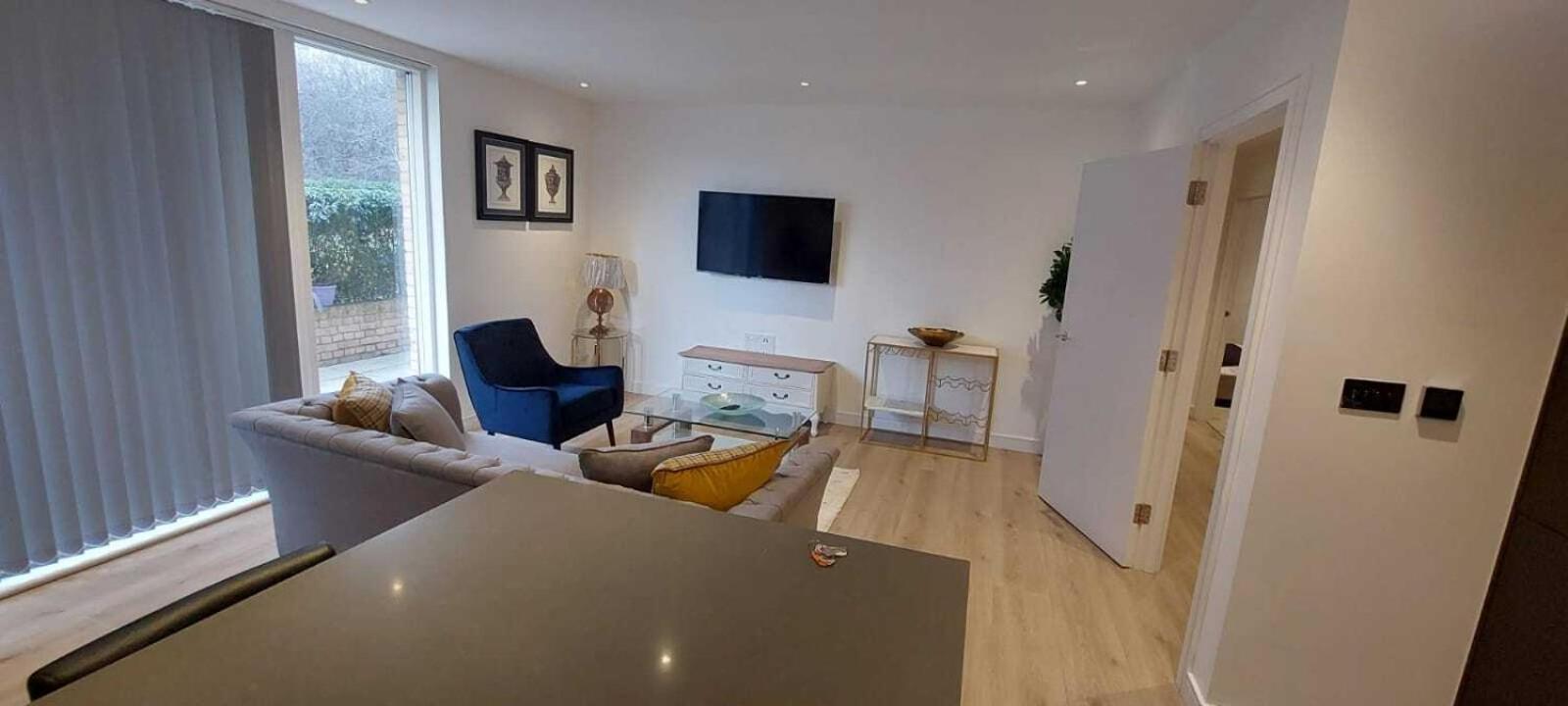 2 Bed Property Close To Heathrow Airport هاونسلو المظهر الخارجي الصورة