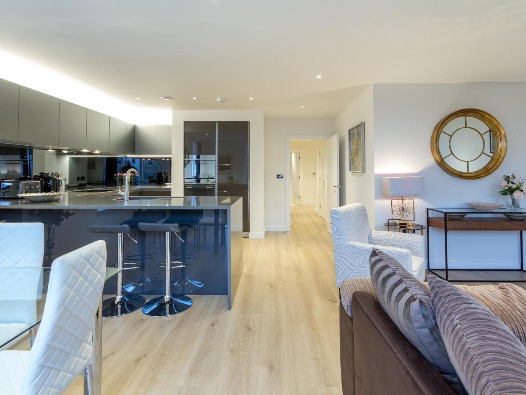 2 Bed Property Close To Heathrow Airport هاونسلو المظهر الخارجي الصورة