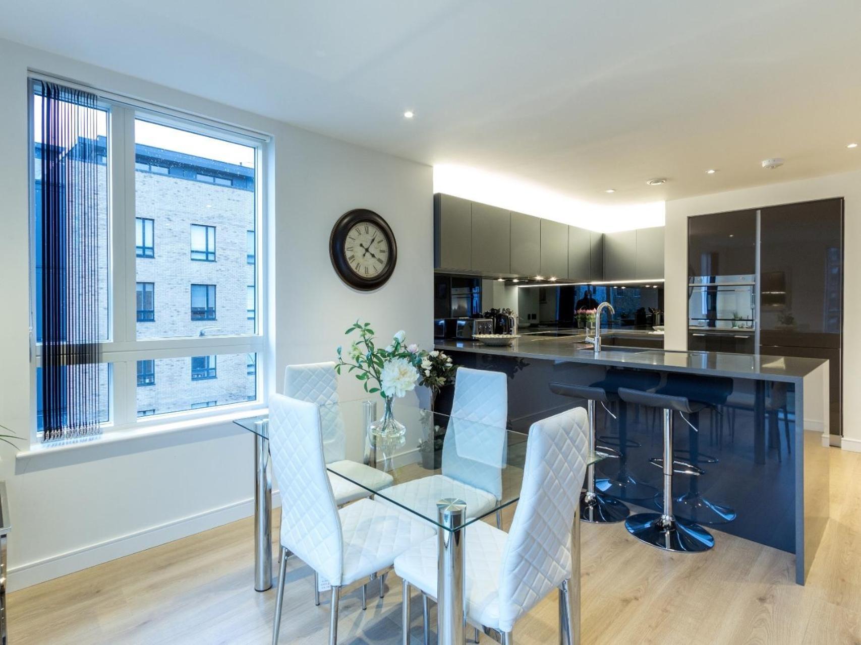 2 Bed Property Close To Heathrow Airport هاونسلو المظهر الخارجي الصورة