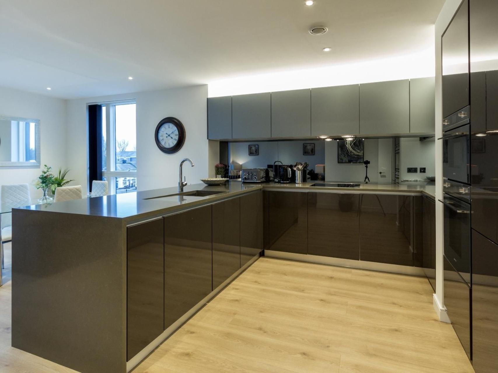 2 Bed Property Close To Heathrow Airport هاونسلو المظهر الخارجي الصورة